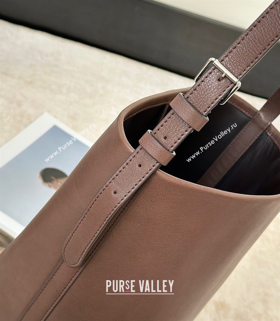 The Row Park Bucket Bag in Masoni Leather Dark Brown 2026 8860 (CL-260410049)