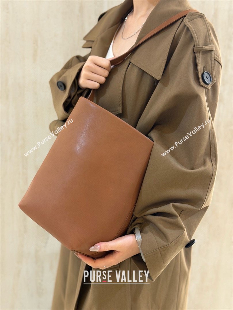 The Row Park Bucket Bag in Masoni Leather Tan Brown 2026 8860 (CL-260410045)