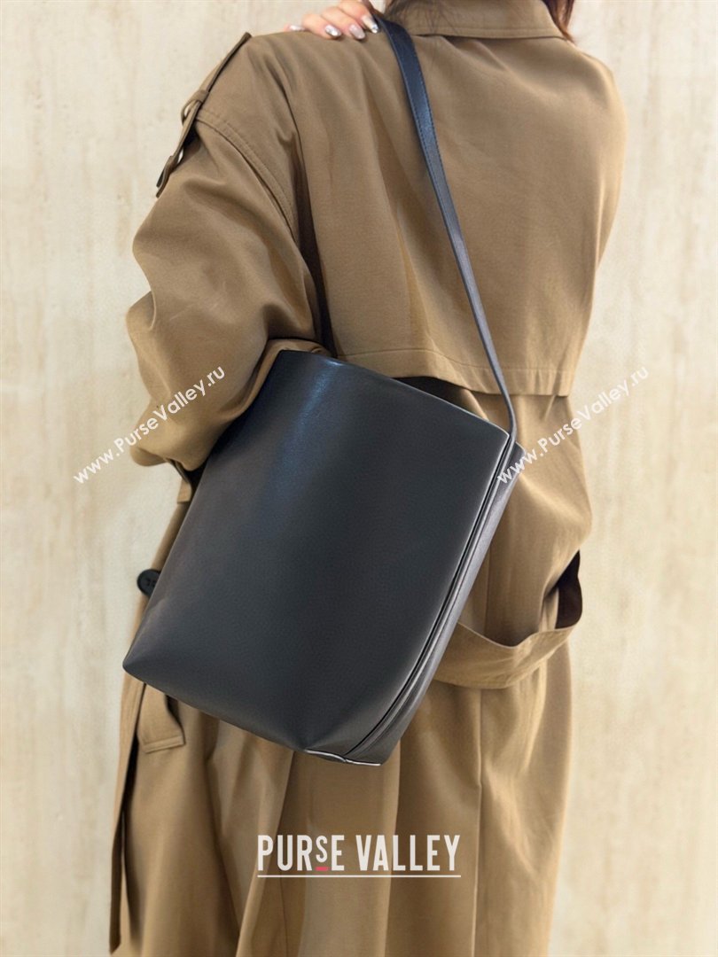The Row Park Bucket Bag in Masoni Leather Black 2026 8860 (CL-260410050)