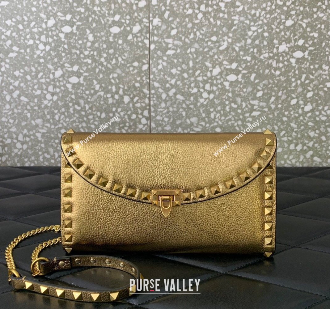 Valentino Rockstud Wallet with Chain in Metallic Grainy Calfskin Gold 2024 059 (LN-240220061)