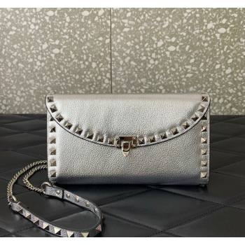 Valentino Rockstud Wallet with Chain in Metallic Grainy Calfskin Silver 2024 059 (LN-240220067)