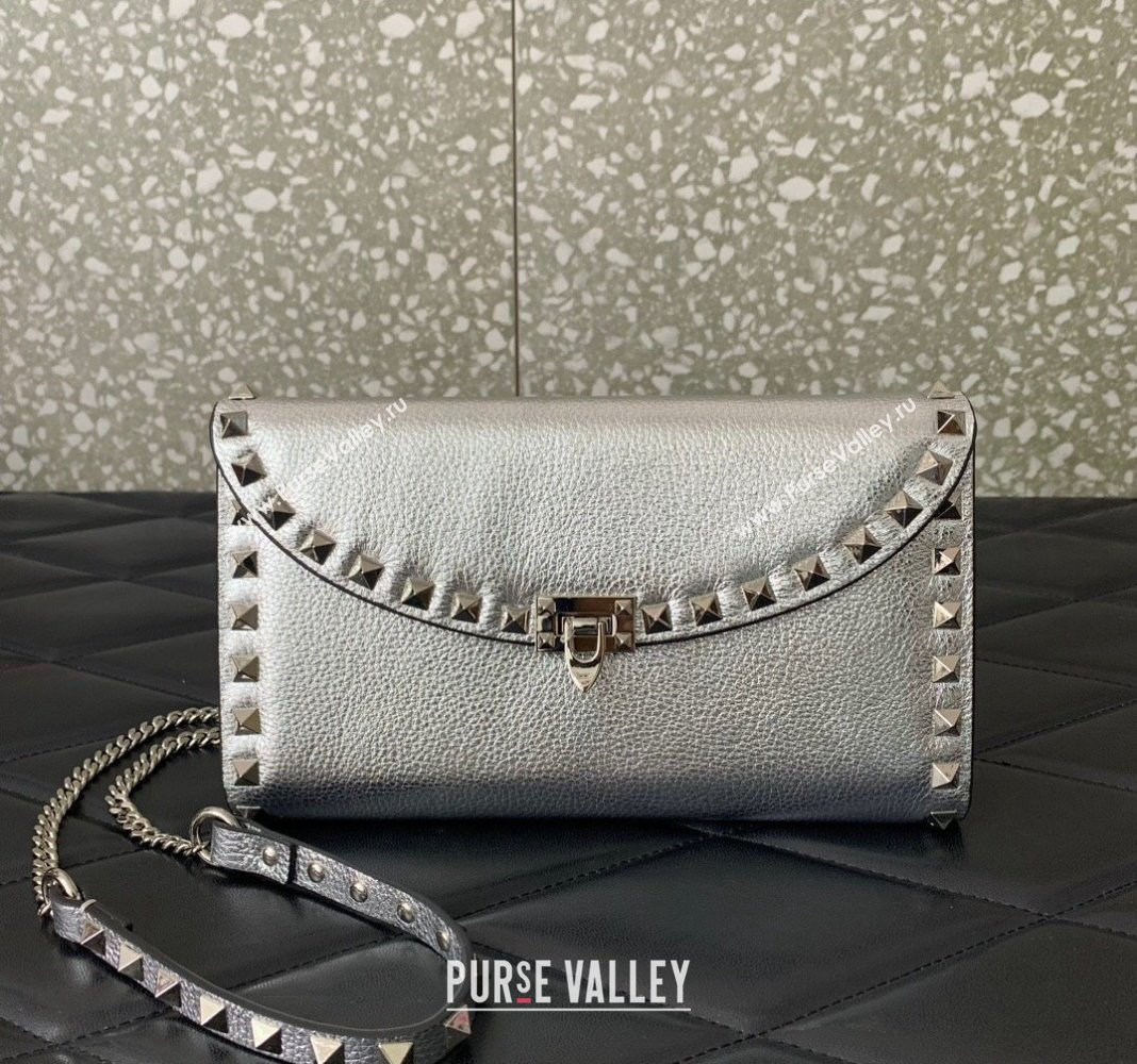 Valentino Rockstud Wallet with Chain in Metallic Grainy Calfskin Silver 2024 059 (LN-240220067)