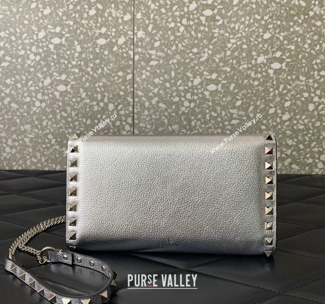 Valentino Rockstud Wallet with Chain in Metallic Grainy Calfskin Silver 2024 059 (LN-240220067)