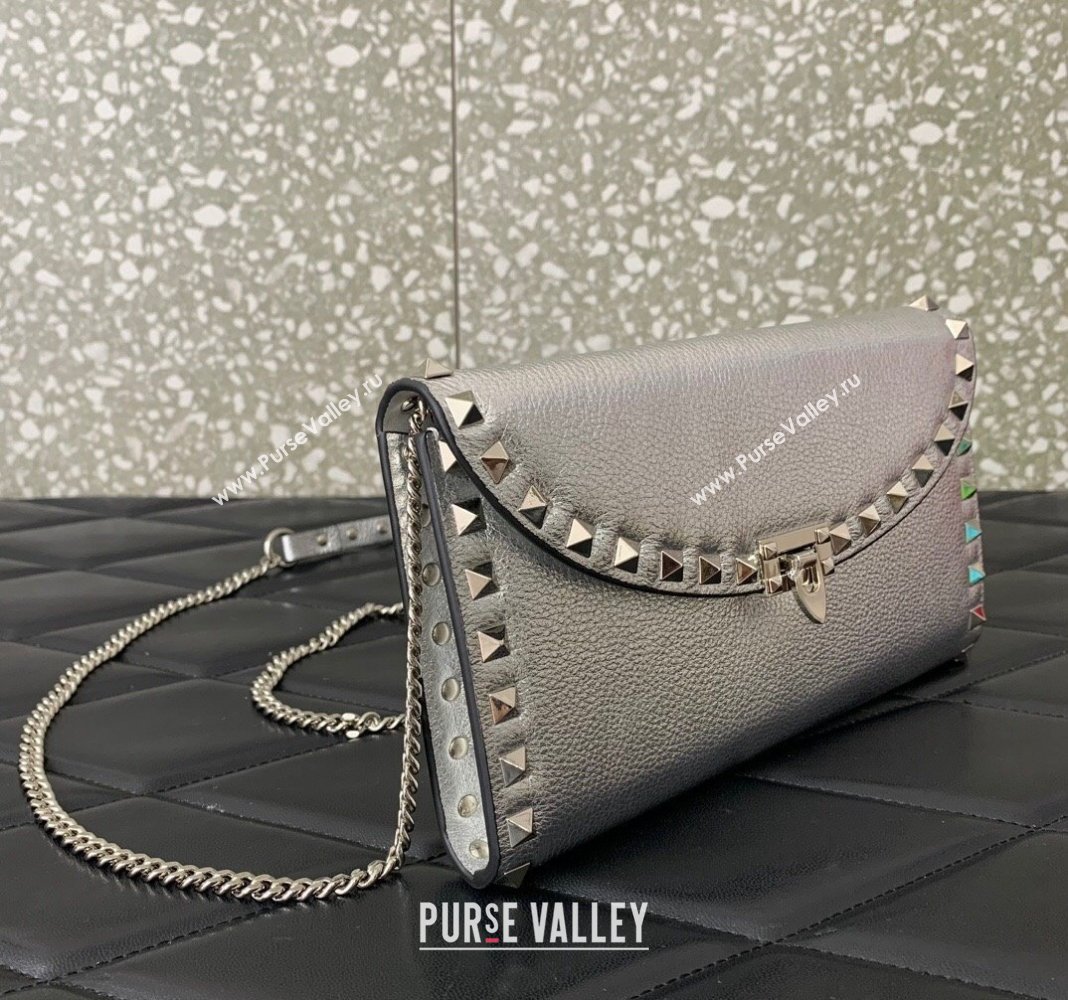 Valentino Rockstud Wallet with Chain in Metallic Grainy Calfskin Silver 2024 059 (LN-240220067)