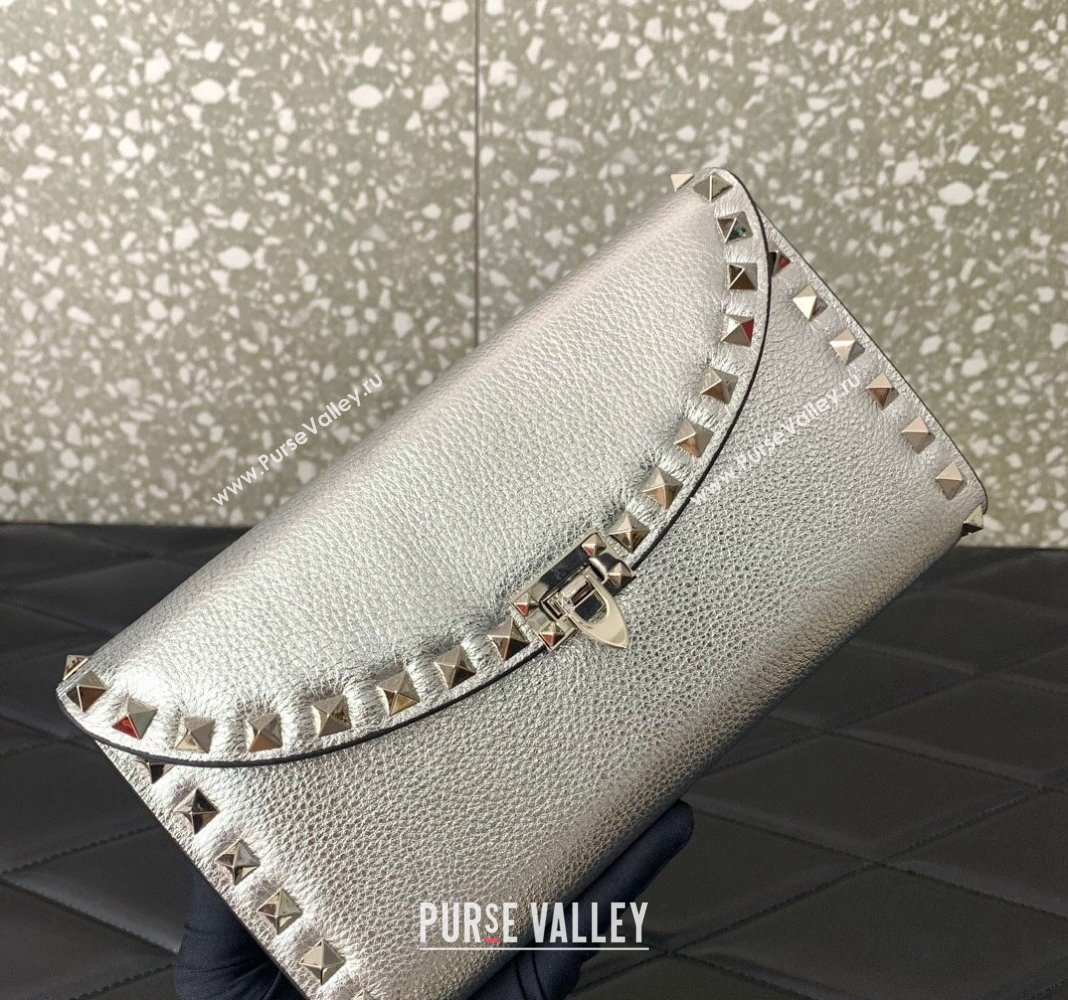 Valentino Rockstud Wallet with Chain in Metallic Grainy Calfskin Silver 2024 059 (LN-240220067)