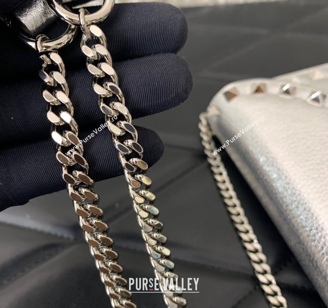 Valentino Rockstud Wallet with Chain in Metallic Grainy Calfskin Silver 2024 059 (LN-240220067)