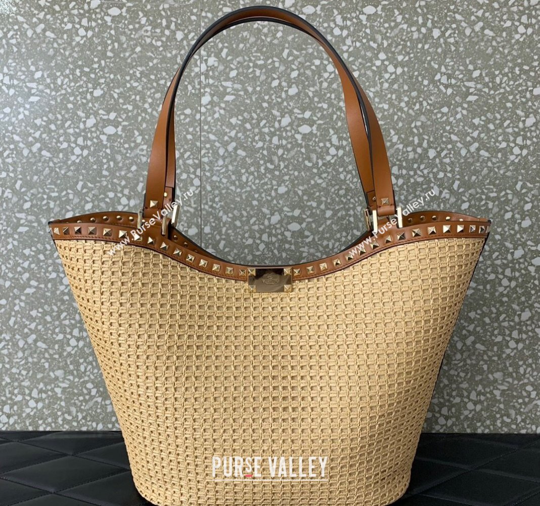 Valentino Rockstud Shopping Bag in Woven Raffia Straw Beige/Brown 2024 0600 (LN-2405241147)