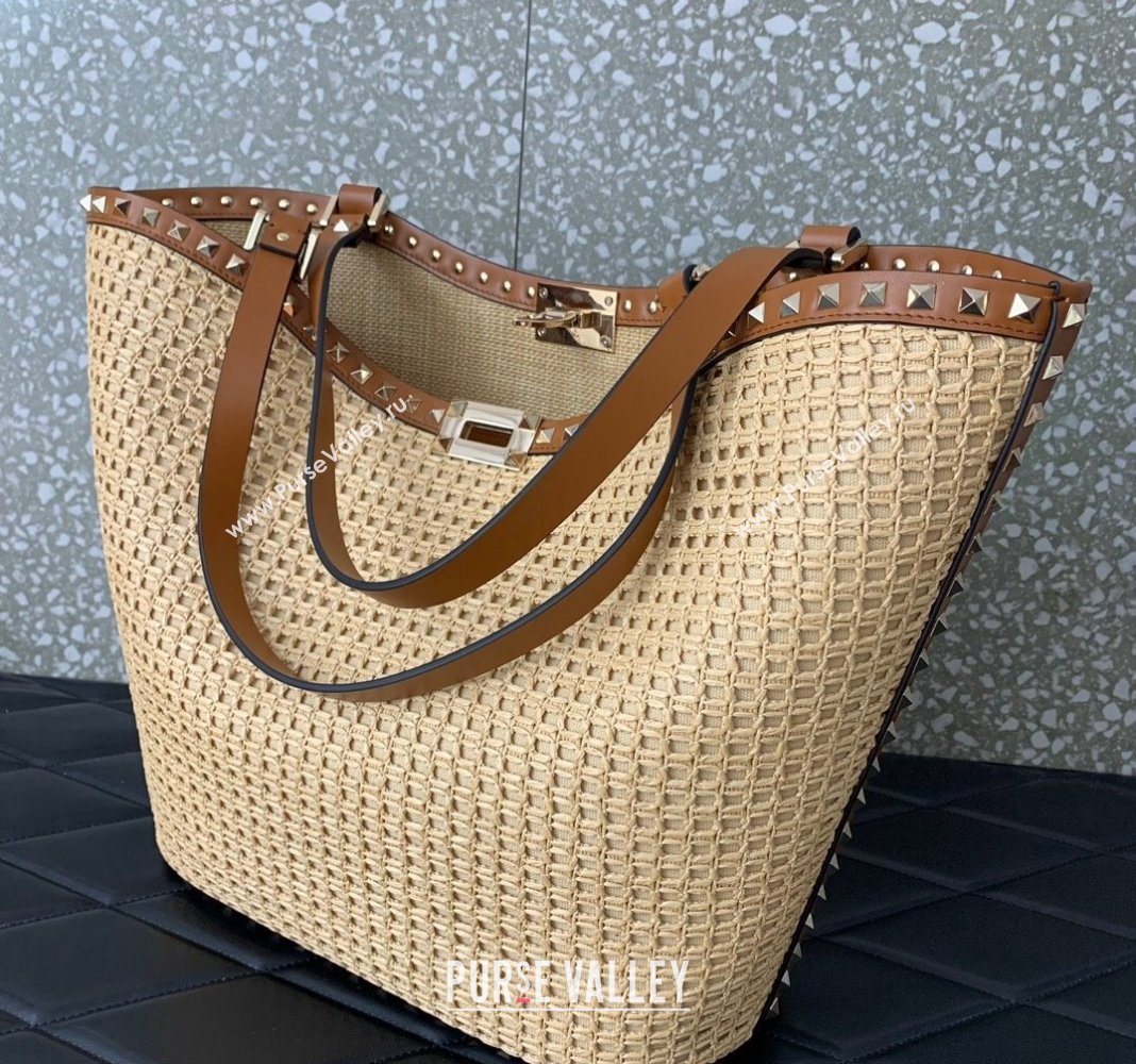 Valentino Rockstud Shopping Bag in Woven Raffia Straw Beige/Brown 2024 0600 (LN-2405241147)