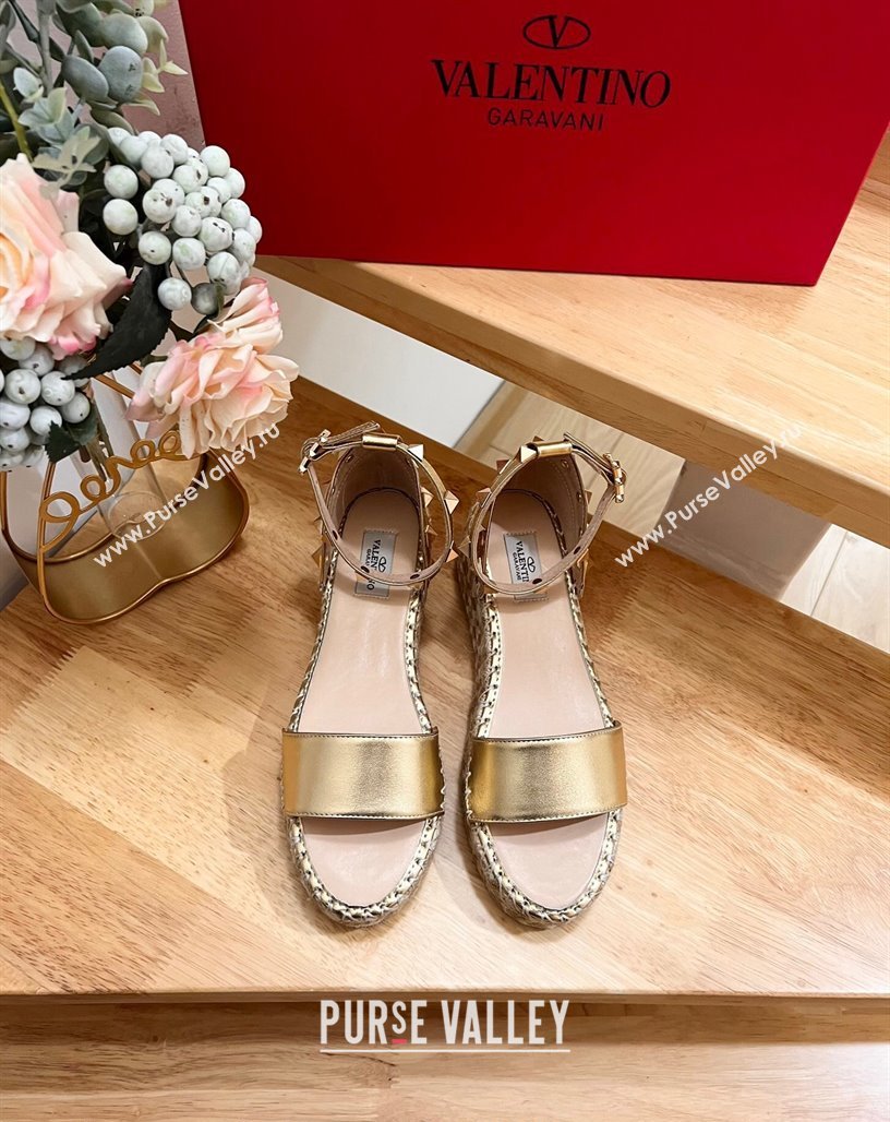 Valentino Rockstud Espadrille Platform Sandals in Grained Calfskin Gold 2024 0612 (MD-240612082)