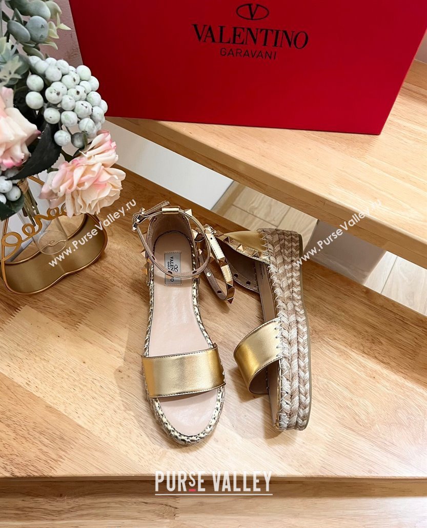 Valentino Rockstud Espadrille Platform Sandals in Grained Calfskin Gold 2024 0612 (MD-240612082)