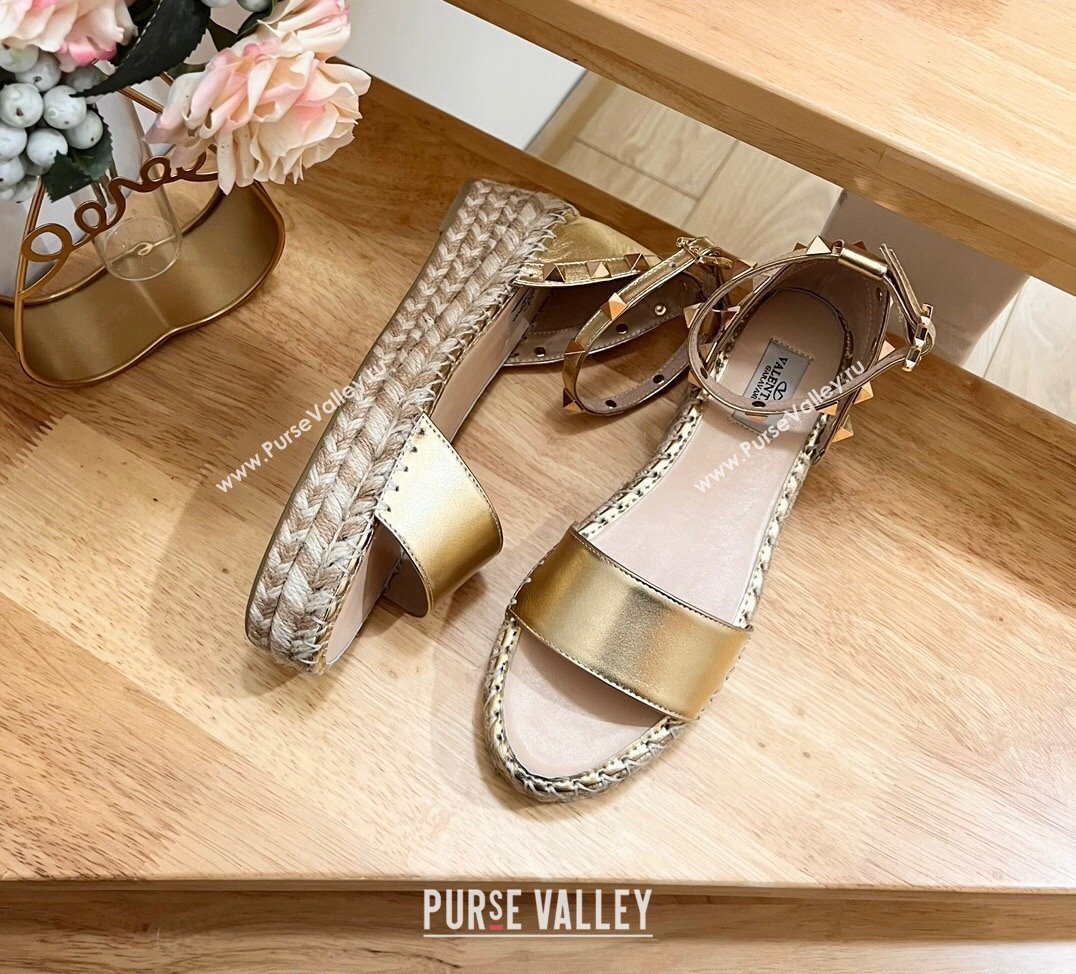 Valentino Rockstud Espadrille Platform Sandals in Grained Calfskin Gold 2024 0612 (MD-240612082)