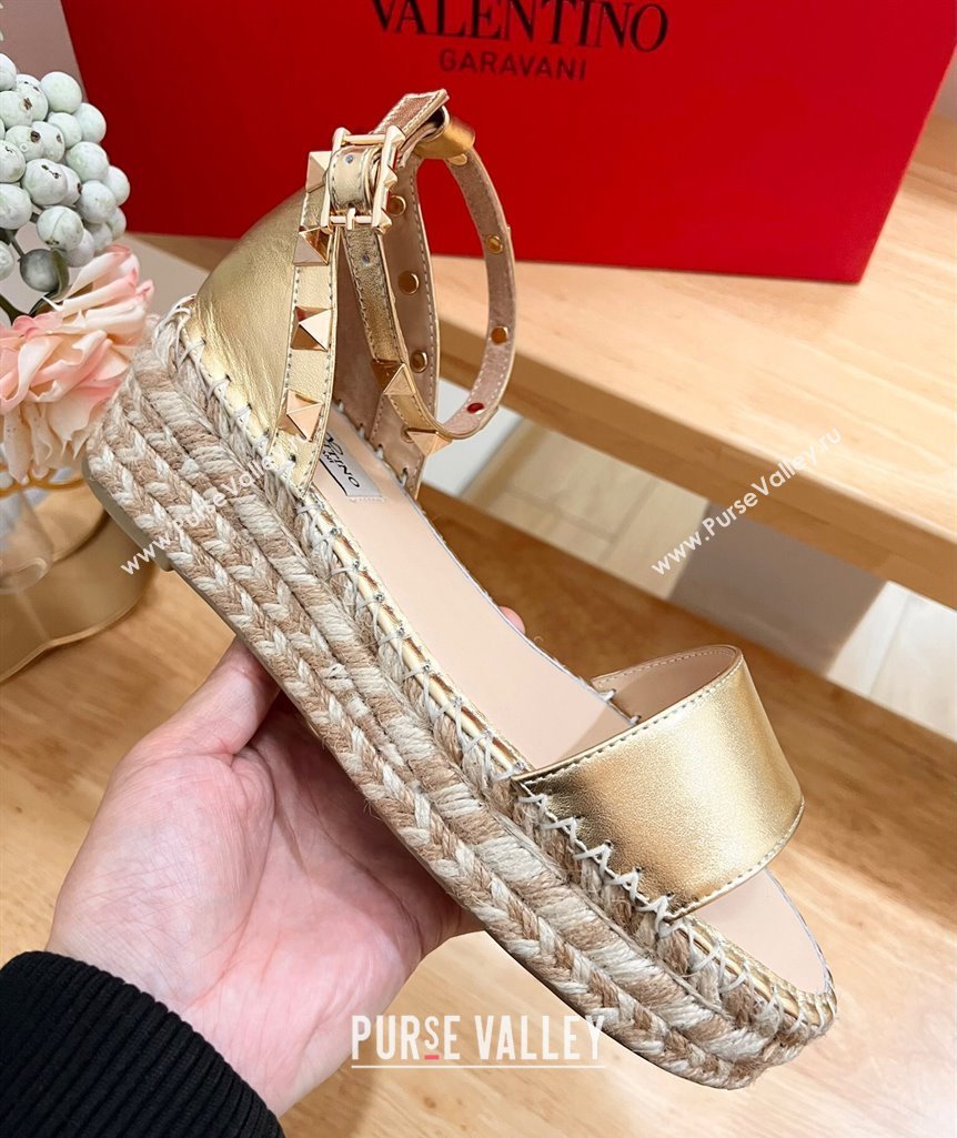 Valentino Rockstud Espadrille Platform Sandals in Grained Calfskin Gold 2024 0612 (MD-240612082)