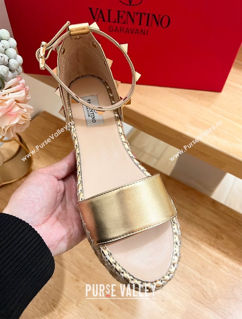 Valentino Rockstud Espadrille Platform Sandals in Grained Calfskin Gold 2024 0612 (MD-240612082)