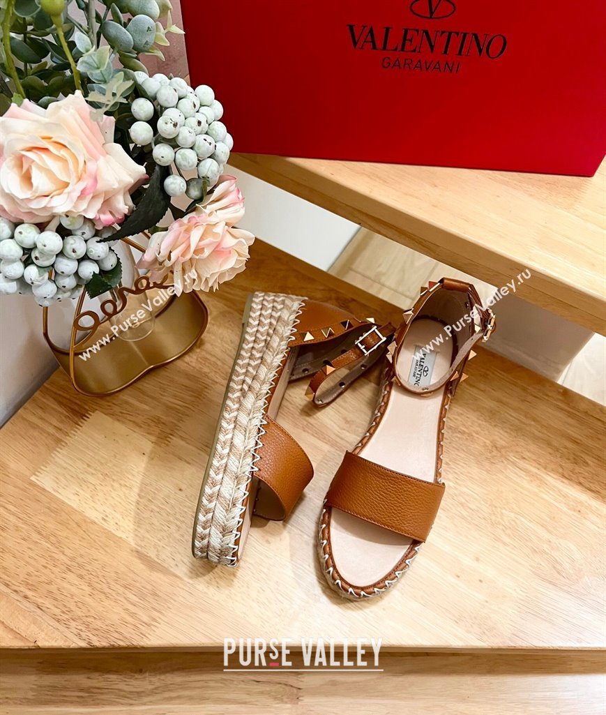 Valentino Rockstud Espadrille Platform Sandals in Grained Calfskin Brown 2024 0612 (MD-240612084)