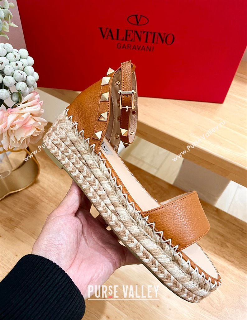 Valentino Rockstud Espadrille Platform Sandals in Grained Calfskin Brown 2024 0612 (MD-240612084)