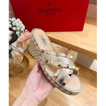 Valentino Rockstud Espadrille Wedge Slides Sandal in Grained Calfskin Gold 2024 0612 (MD-240612095)