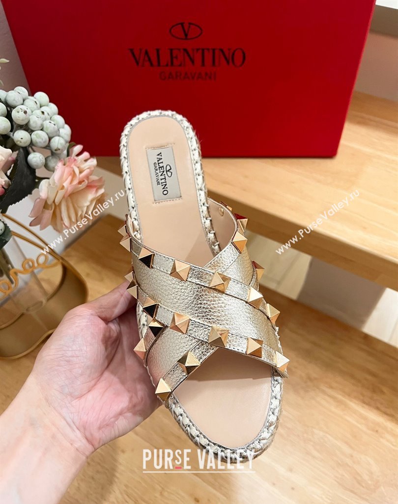 Valentino Rockstud Espadrille Wedge Slides Sandal in Grained Calfskin Gold 2024 0612 (MD-240612095)