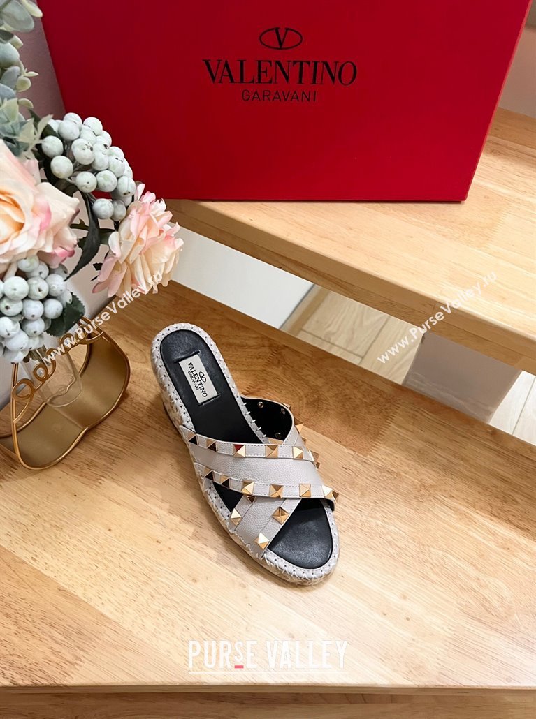 Valentino Rockstud Espadrille Wedge Slides Sandal in Grained Calfskin Grey 2024 0612 (MD-240612096)