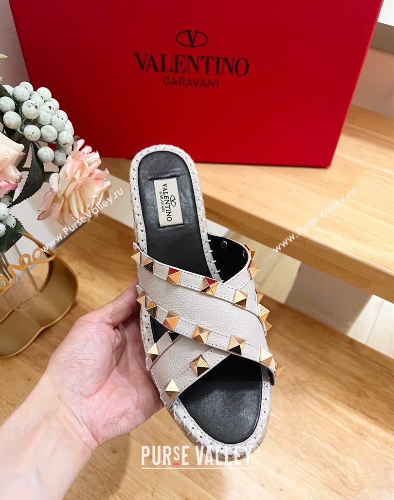 Valentino Rockstud Espadrille Wedge Slides Sandal in Grained Calfskin Grey 2024 0612 (MD-240612096)