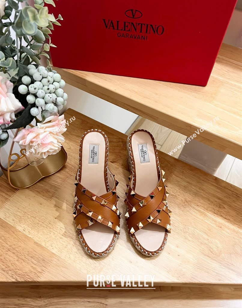 Valentino Rockstud Espadrille Wedge Slides Sandal in Grained Calfskin Brown 2024 0612 (MD-240612097)