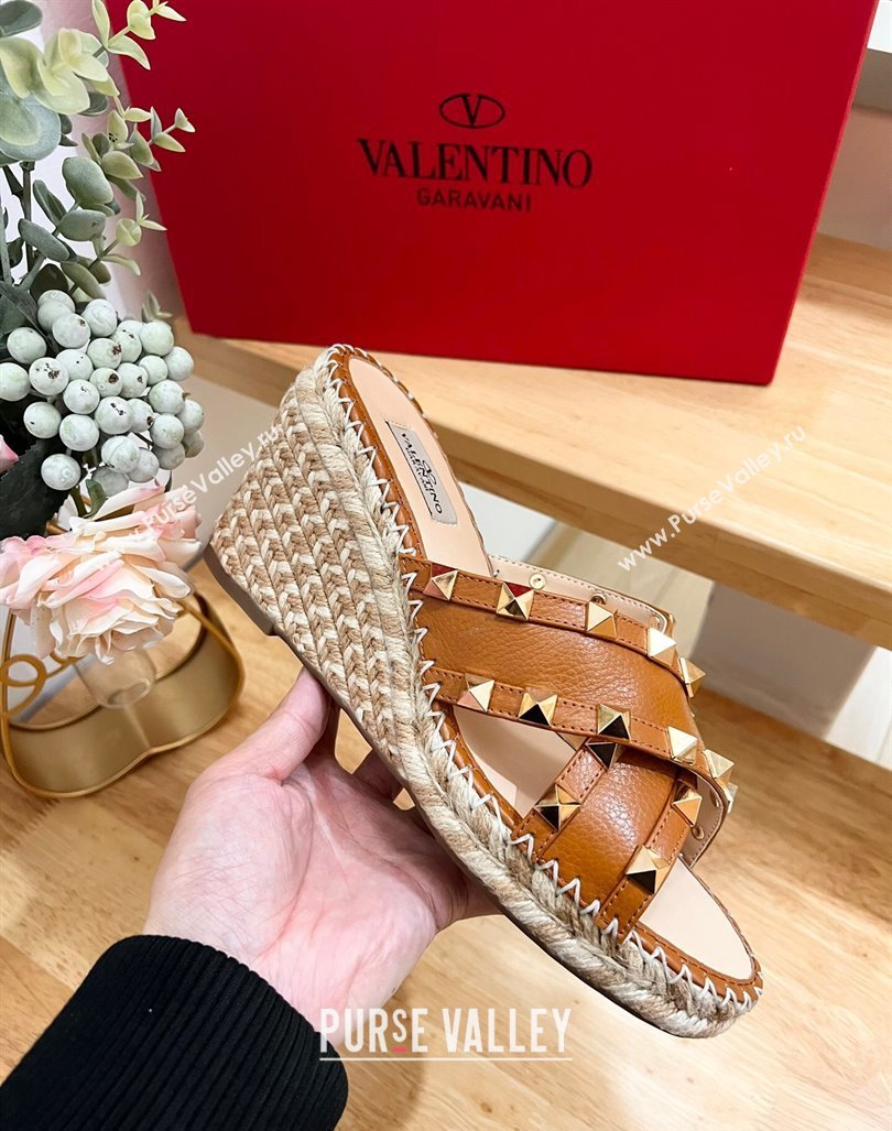 Valentino Rockstud Espadrille Wedge Slides Sandal in Grained Calfskin Brown 2024 0612 (MD-240612097)