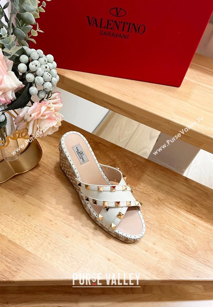 Valentino Rockstud Espadrille Wedge Slides Sandal in Grained Calfskin White 2024 0612 (MD-240612099)