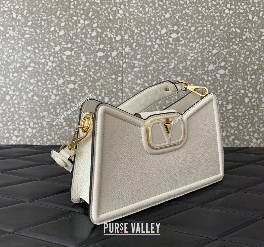 Valentino VLogo Signature Shoulder bag in Soft Grained Calfskin White 2024 0119 (LN-240624012)