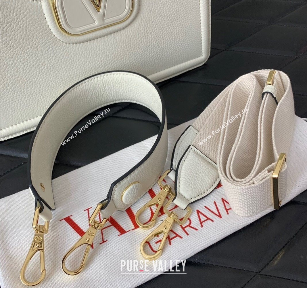 Valentino VLogo Signature Shoulder bag in Soft Grained Calfskin White 2024 0119 (LN-240624012)