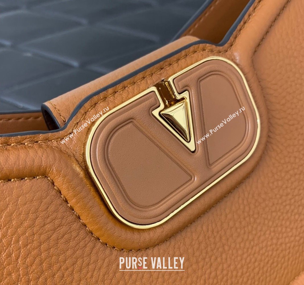 Valentino VLogo Signature Shoulder bag in Soft Grained Calfskin Golden Brown 2024 0119 (LN-240624014)