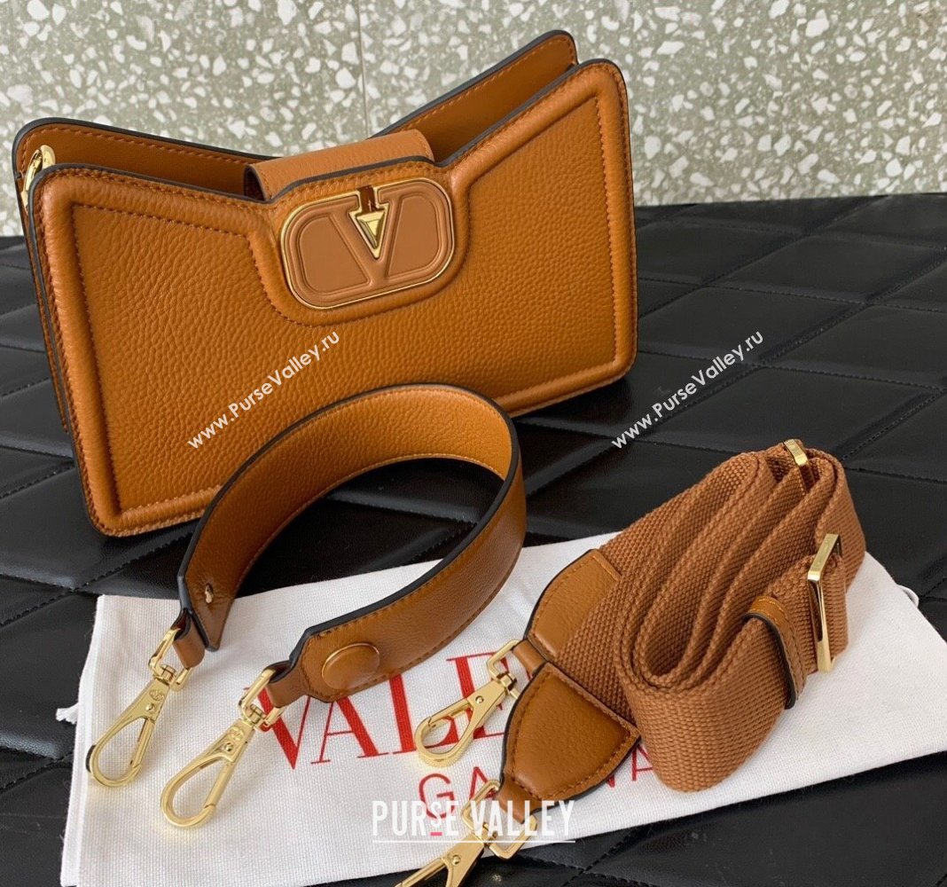 Valentino VLogo Signature Shoulder bag in Soft Grained Calfskin Golden Brown 2024 0119 (LN-240624014)