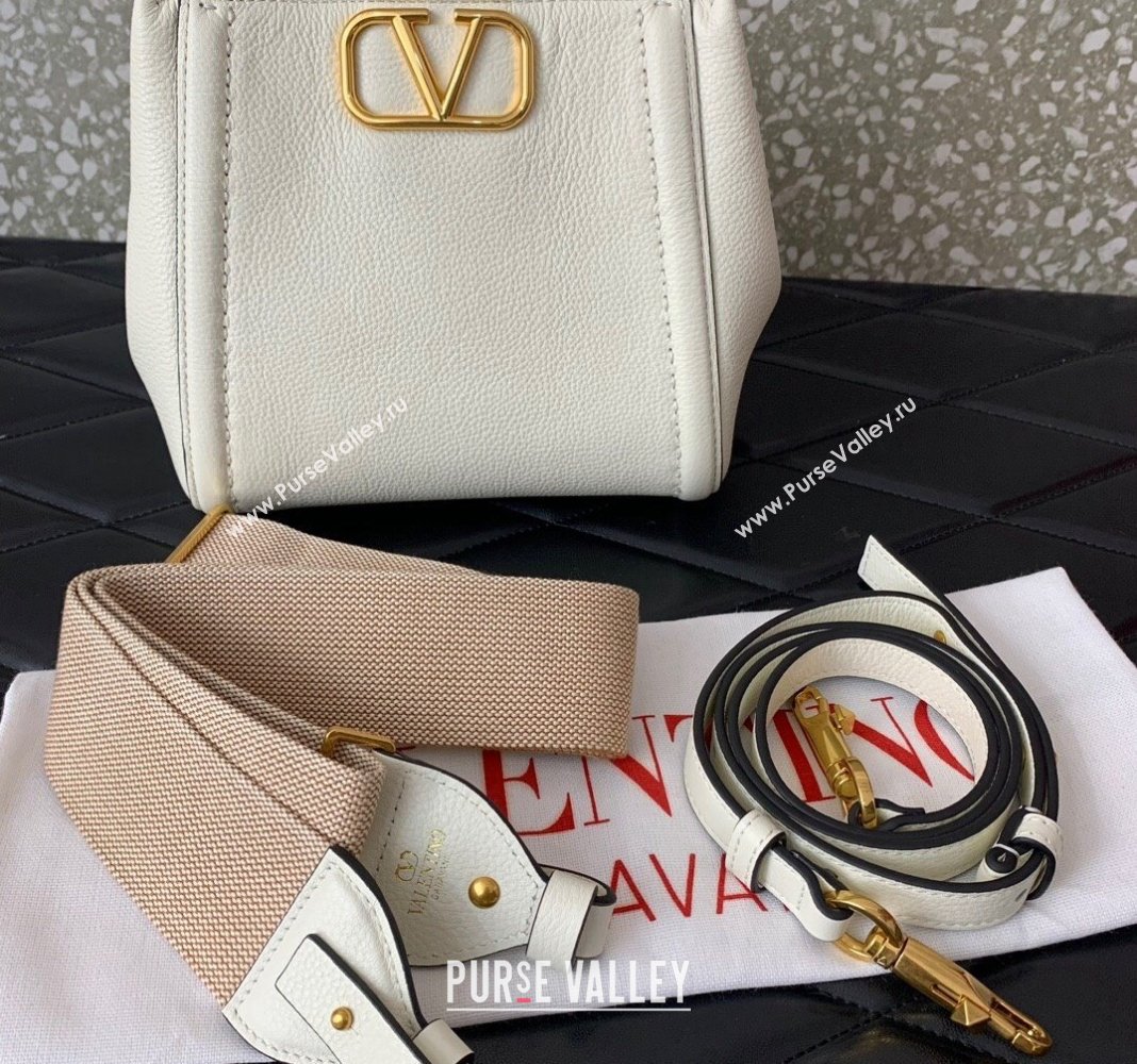 Valentino Alltime Small Handbag in Grainy Calfskin White 2024 0288S (LN-240624033)