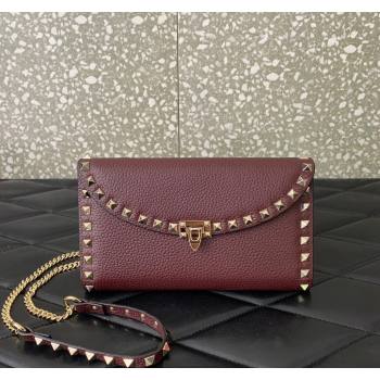 Valentino Rockstud Wallet with Chain in Grainy Calfskin Burgundy 2024 059 (LN-240624010)