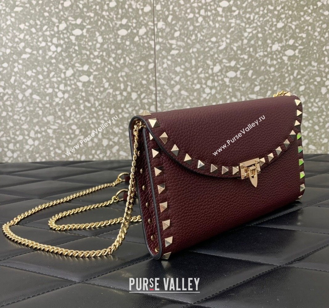 Valentino Rockstud Wallet with Chain in Grainy Calfskin Burgundy 2024 059 (LN-240624010)