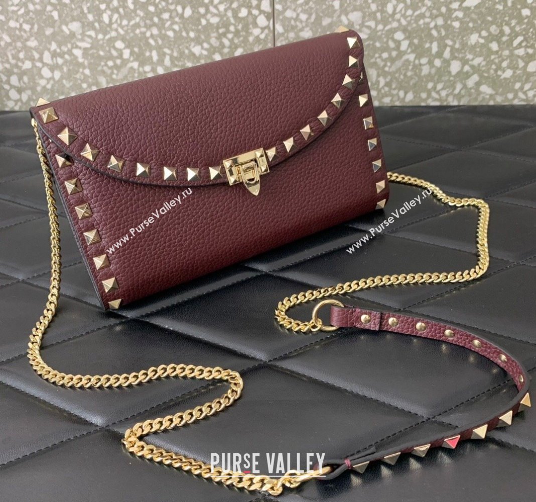 Valentino Rockstud Wallet with Chain in Grainy Calfskin Burgundy 2024 059 (LN-240624010)