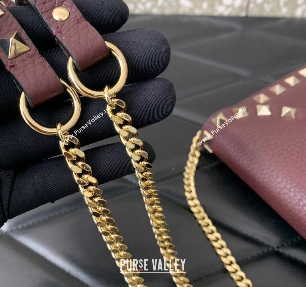 Valentino Rockstud Wallet with Chain in Grainy Calfskin Burgundy 2024 059 (LN-240624010)