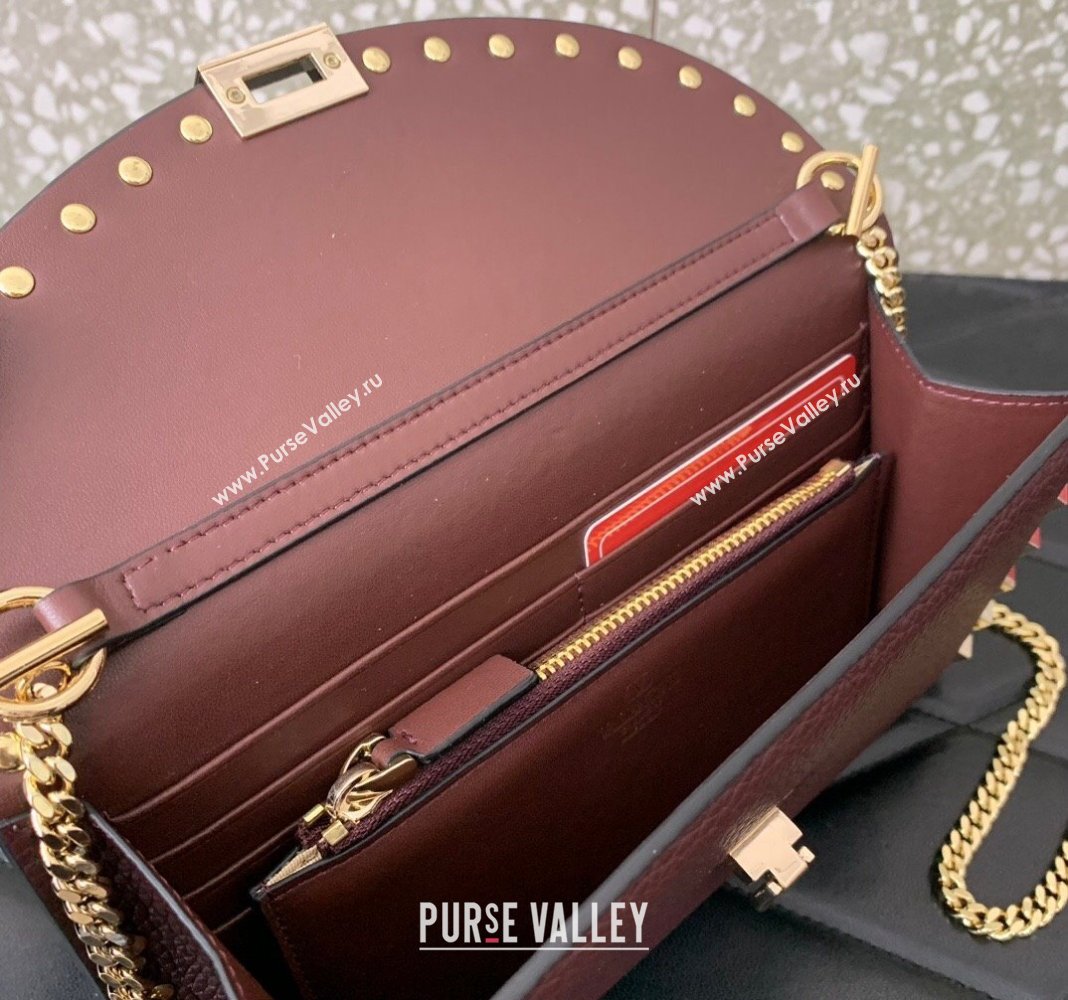 Valentino Rockstud Wallet with Chain in Grainy Calfskin Burgundy 2024 059 (LN-240624010)