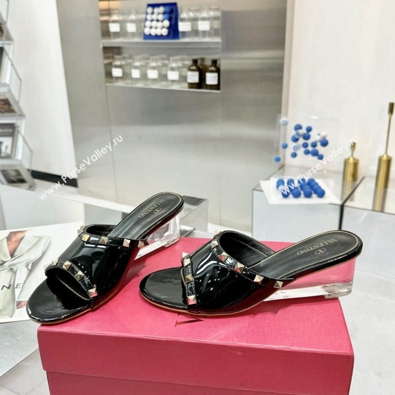 Valentino Rockstud Patent Calfskin Wedge Slides Sandal 5/8.5cm with Clear Heel Black 2024 VLS090302 (XL-240903086)