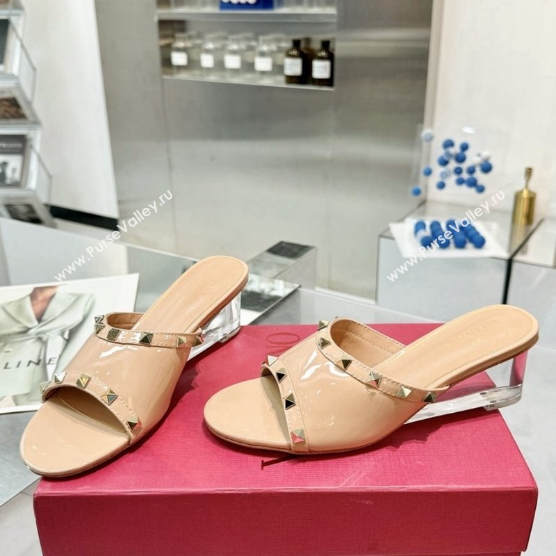 Valentino Rockstud Patent Calfskin Wedge Slides Sandal 5/8.5cm with Clear Heel Beige 2024 VLS090302 (XL-240903085)