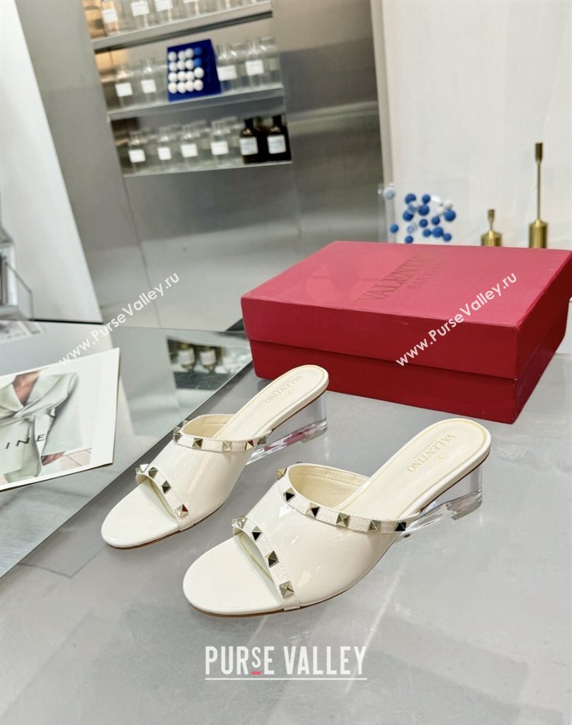 Valentino Rockstud Patent Calfskin Wedge Slides Sandal 5/8.5cm with Clear Heel White 2024 VLS090302 (XL-240903088)