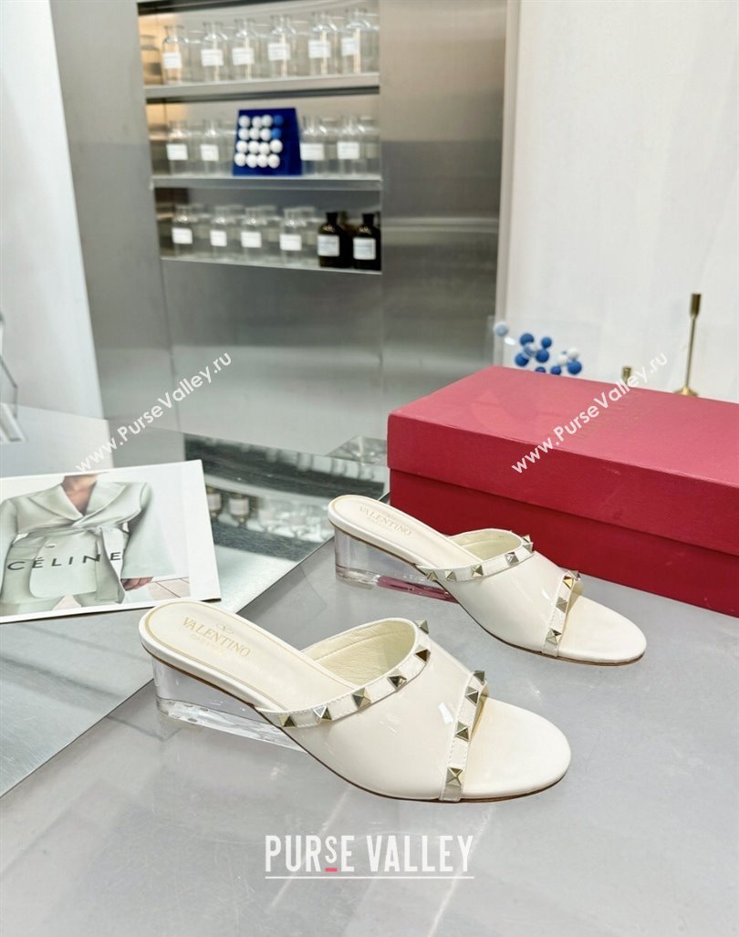 Valentino Rockstud Patent Calfskin Wedge Slides Sandal 5/8.5cm with Clear Heel White 2024 VLS090302 (XL-240903088)