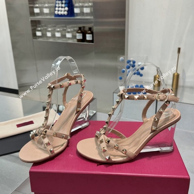 Valentino Rockstud Nappa Leather Wedge Sandals 8.5cm with Clear Heel Beige2 2024 VLS090301 (XL-240903070)