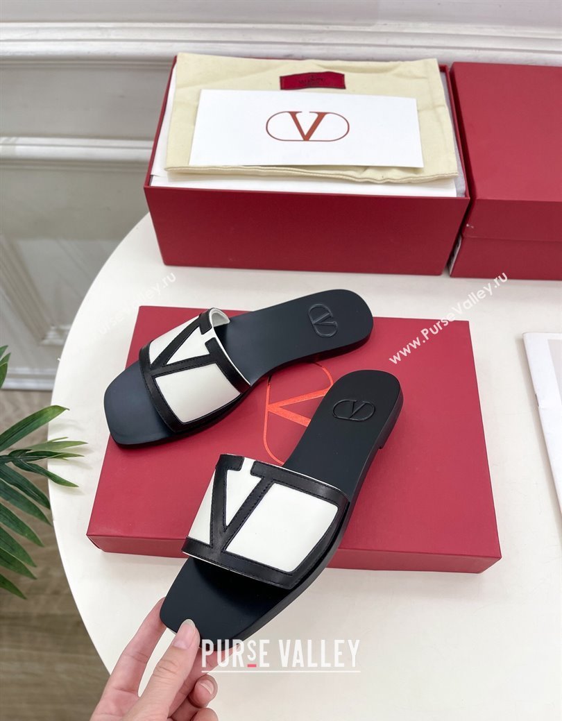 Valentino Calfskin VLogo Flat Slides Sandal White/Black2 2024 VLTN111601 (MD-241116034)