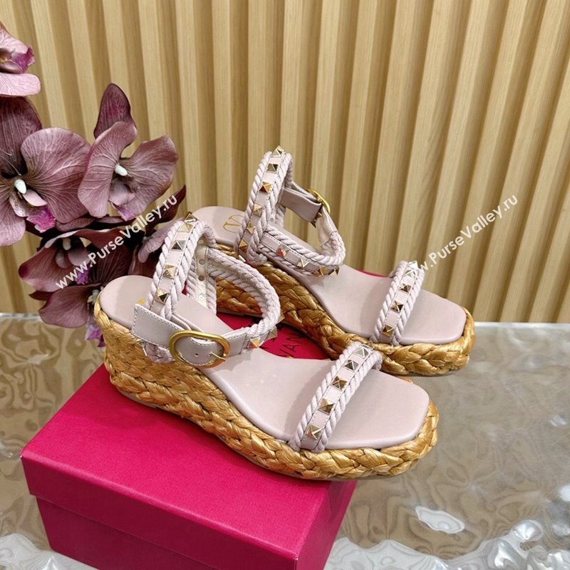 Valentino Roman Stud Wedge Sandals 4.5/7.5cm with Straw-Like Outsole Powder Pink 2024 (MD-241116039)