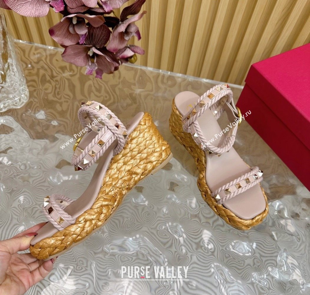 Valentino Roman Stud Wedge Sandals 4.5/7.5cm with Straw-Like Outsole Powder Pink 2024 (MD-241116039)