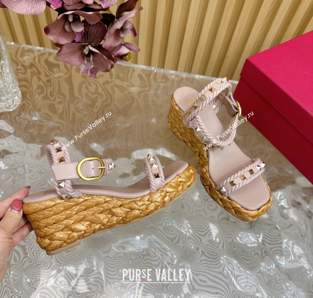 Valentino Roman Stud Wedge Sandals 4.5/7.5cm with Straw-Like Outsole Powder Pink 2024 (MD-241116039)