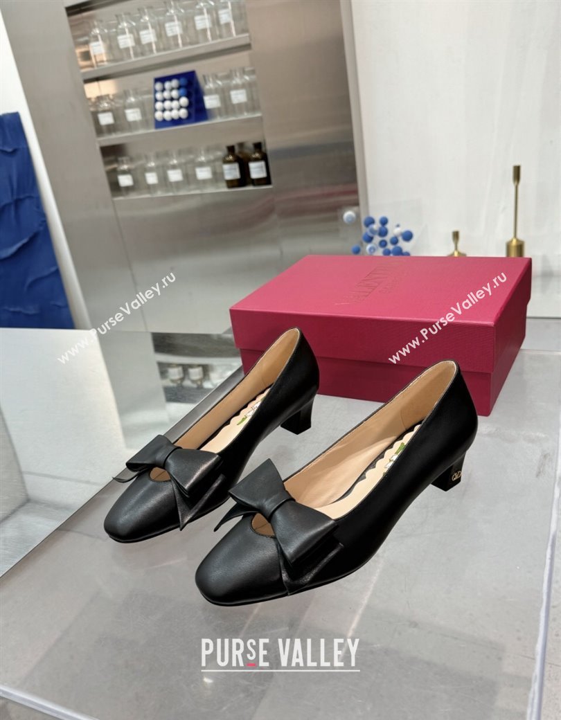 Valentino Bowow Low Heel Pumps 5cm in Calfskin Leather Black 2024 1226 (XL-241226028)