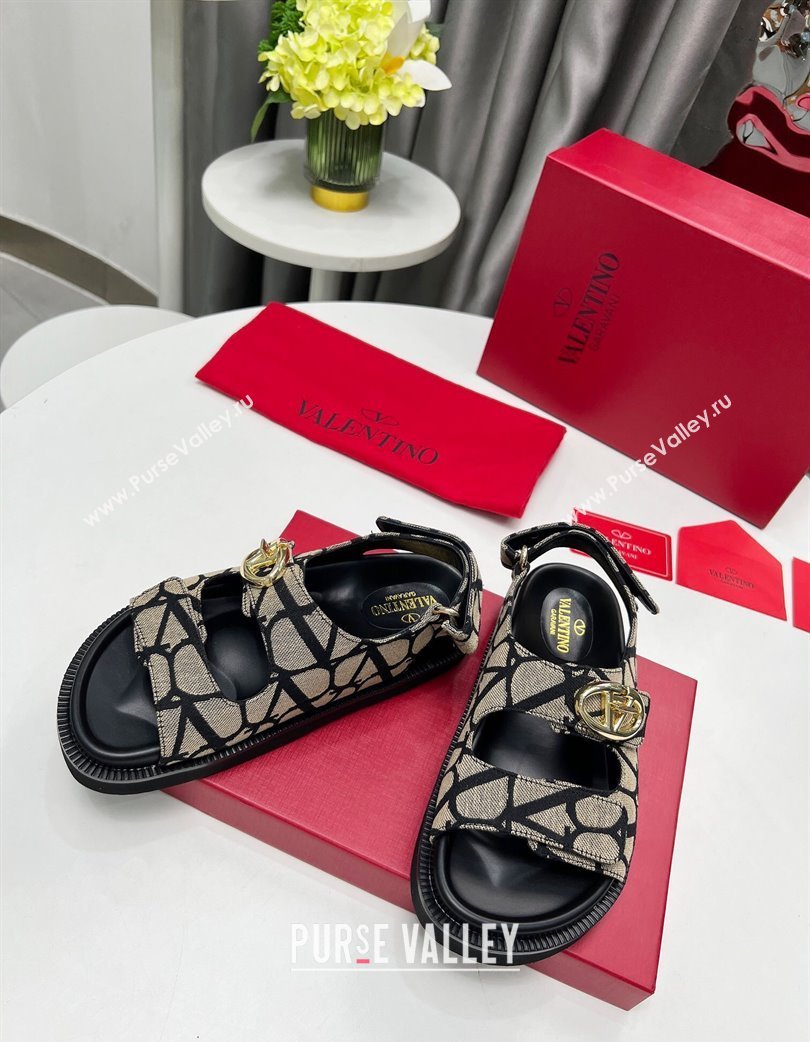 Valentino VLogo Locker Flat Strap Sandals in Toile Iconographe Fabric Grey 2025 VLTN02254 (MD-250225112)