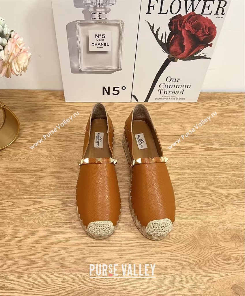 Valentino Rockstud Platform Espadrilles 2cm in Grained Calfskin Brown 2025 0426 (JD-250426096)