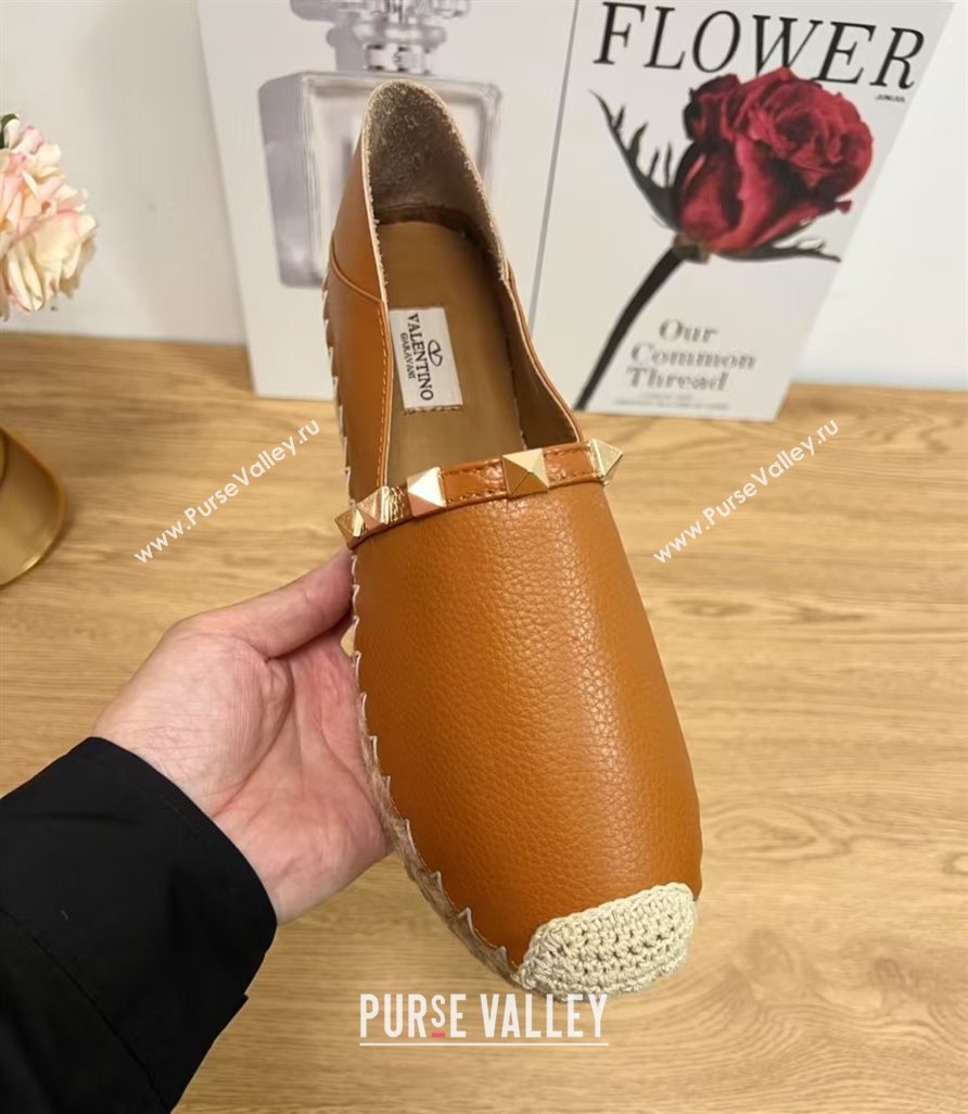 Valentino Rockstud Platform Espadrilles 2cm in Grained Calfskin Brown 2025 0426 (JD-250426096)