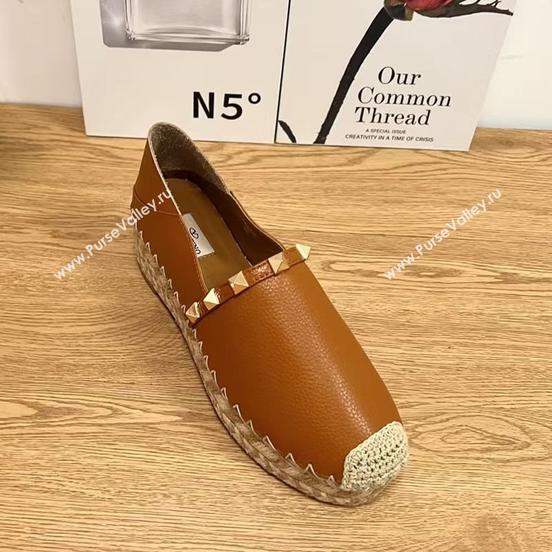 Valentino Rockstud Platform Espadrilles 2cm in Grained Calfskin Brown 2025 0426 (JD-250426096)
